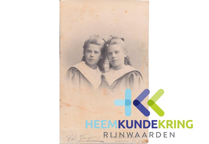 L. Helene Bernstein R. Marta Bernstein tweeling F00000795